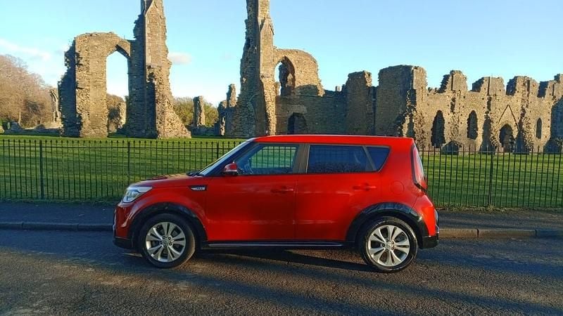 Used Kia Soul Urban 134 HP (98 kW) 2017 Red SUV