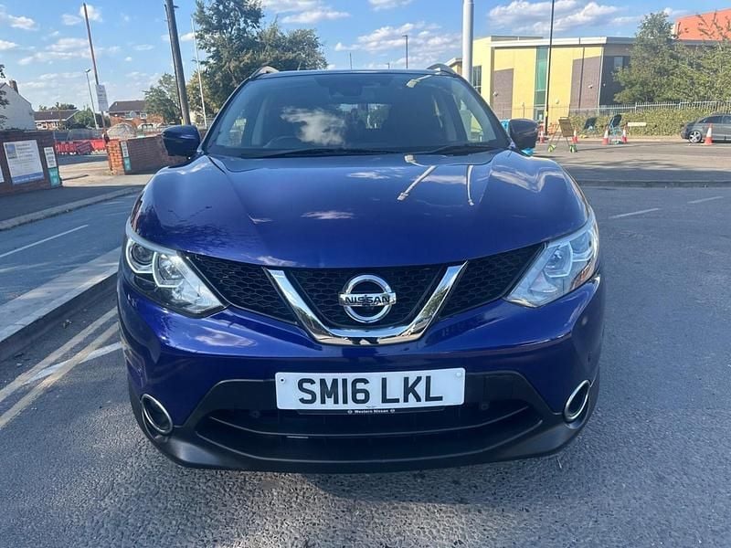 Blue Used 2016 Nissan Qashqai N-Connecta SUV | £7,699 (Good price) - Image 1/4