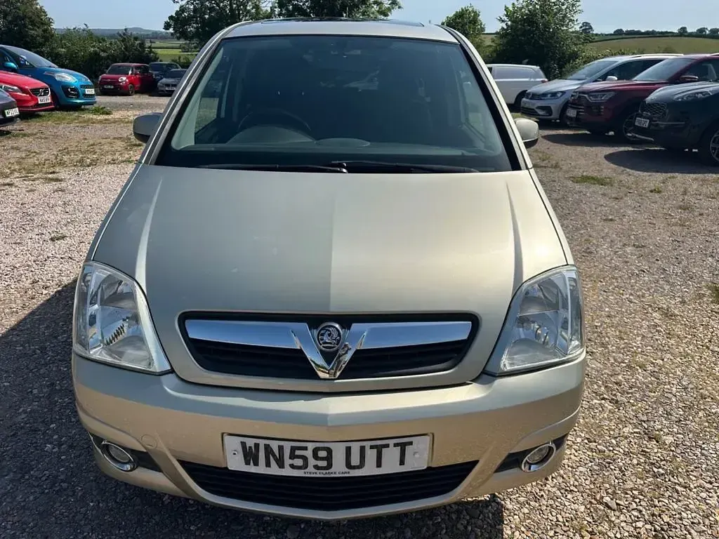 Used Vauxhall Meriva Design Edition 2009 Gold MPV