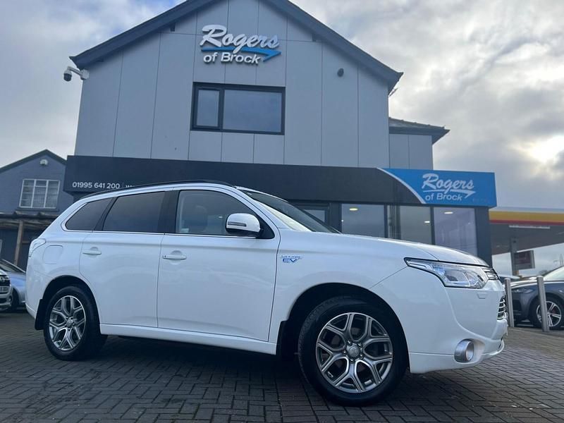 Used Mitsubishi Outlander P-HEV 2015 White Estate