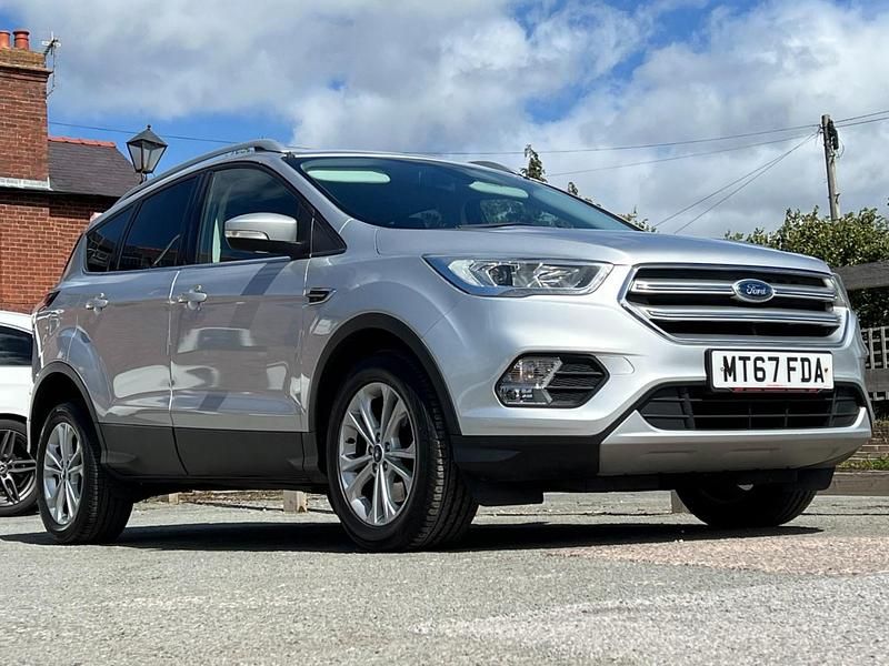 Usado Ford Kuga Titanium 120 HP (88 kW) 2017 Prateado SUV
