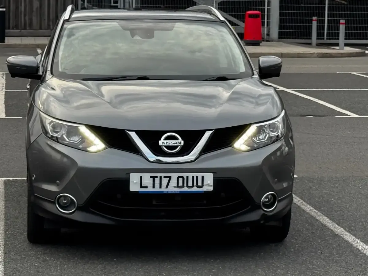 Used Nissan Qashqai Tekna 115 HP (84 kW) 2017 Grey SUV