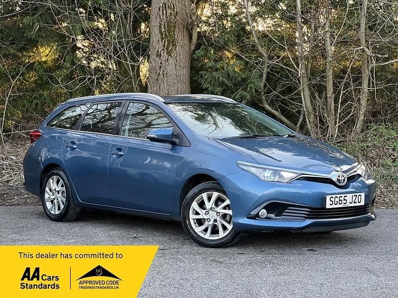 Blue Used 2015 Toyota Auris Estate | £4,999 (Super price) - Image 1/3