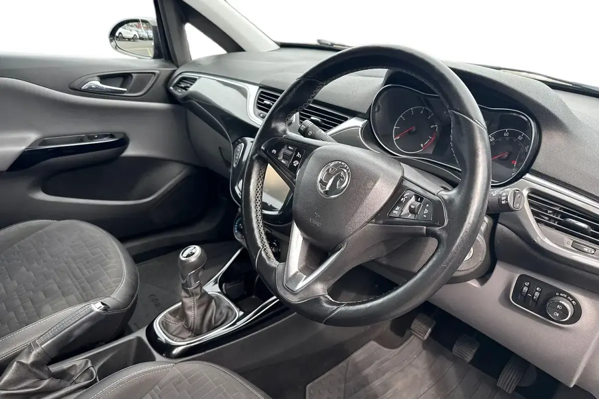 Used Vauxhall Corsa 90 HP (66 kW) 2015 Carbon flash Hatchback