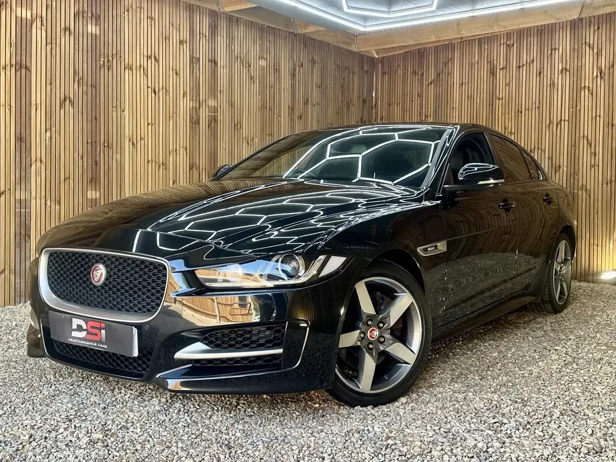 Used Jaguar XE Ingenium 200 HP (147 kW) 2017 Black Sedan