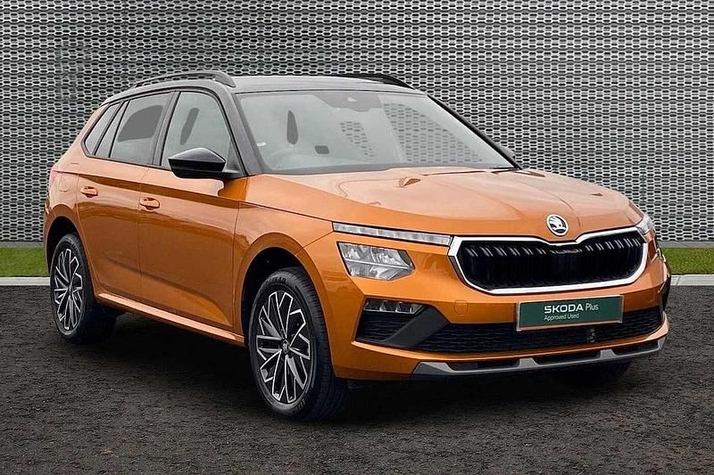 Phoenix orange metallic black magic pearl effect Used 2025 Skoda Kamiq Design Edition SUV | £21,749 (Fair price) - Image 1/4