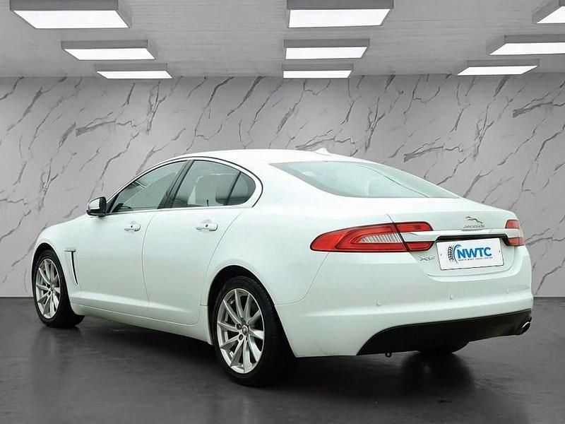 Used Jaguar XF Premium Luxury 200 HP (147 kW) 2014 White Sedan