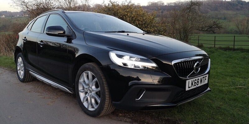 Black Used 2018 Volvo V40 CC Plus Estate | £11,750 (Fair price) - Image 1/4