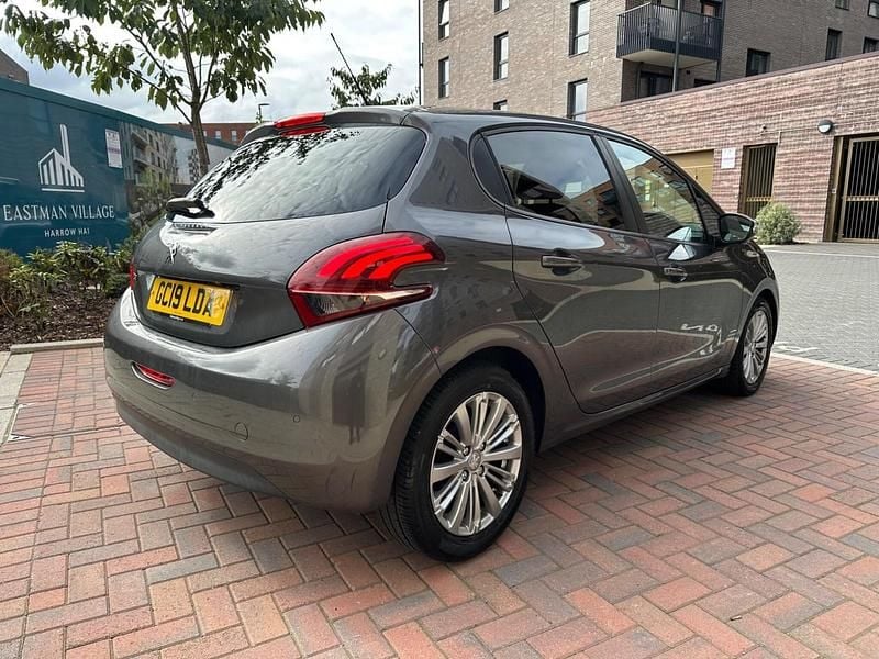 Used Peugeot 208 Signature Sky 2019 Grey Hatchback