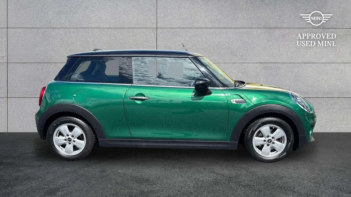Used Mini Cooper Classic 134 HP (98 kW) 2021 Green Hatchback