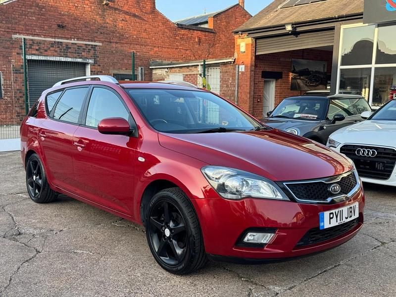 Used Kia Ceed 2011 Red Hatchback