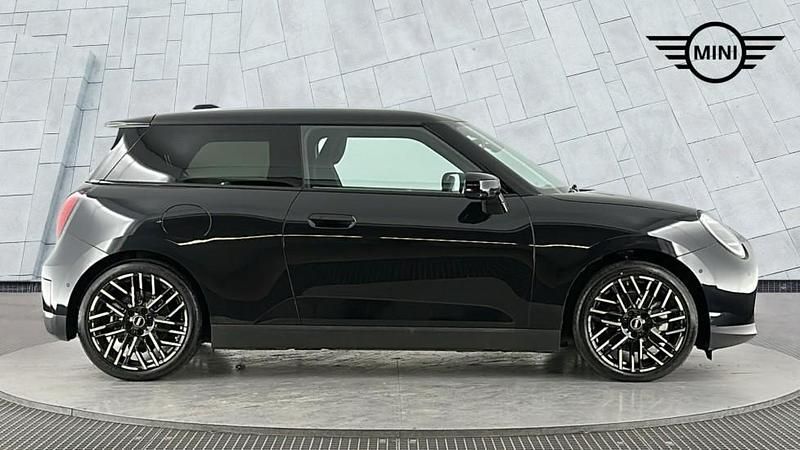 Used Mini Cooper SE Hatch 158 kW (215 HP) 2024 Black Hatchback