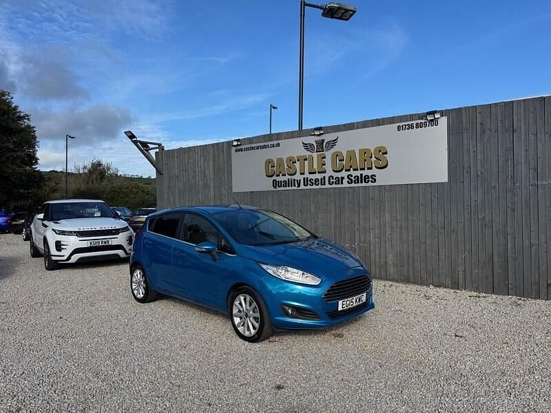 Używany Ford Fiesta Titanium 2015 Niebieski Hatchback