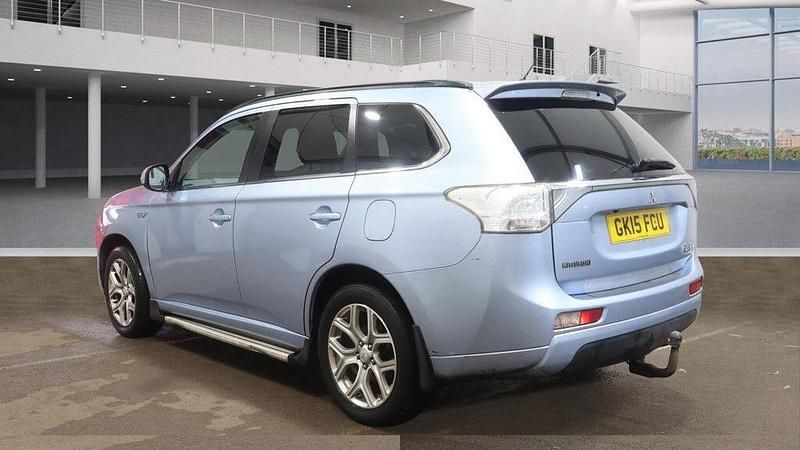 Used Mitsubishi Outlander P-HEV 200 HP (147 kW) 2015 Blue Estate