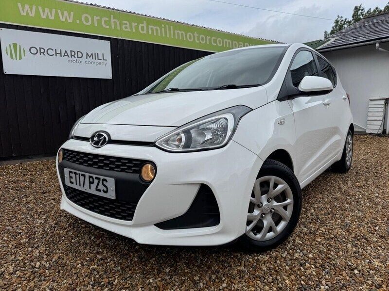 White Used 2017 Hyundai i10 SE Hatchback | £6,695 (Fair price) - Image 1/4