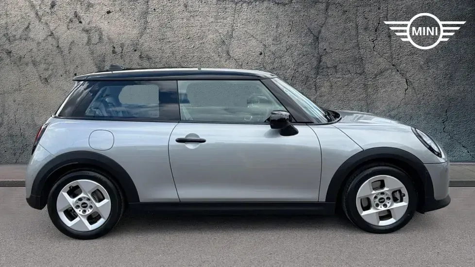 Used Mini Cooper Hatch 154 HP (113 kW) 2024 Silver Hatchback