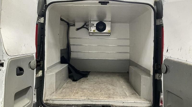 Second-hand Vauxhall Vivaro 115 CP (84 kW) 2013 Alb Monovolum