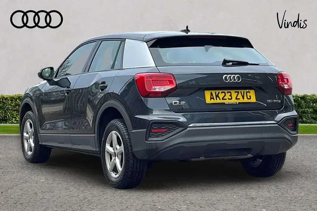 Gebraucht Audi Q2 108 PS (79 kW) 2023 Grau SUV