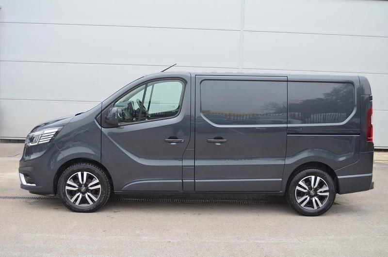 Używany Renault Trafic 2022 Szary Minivan