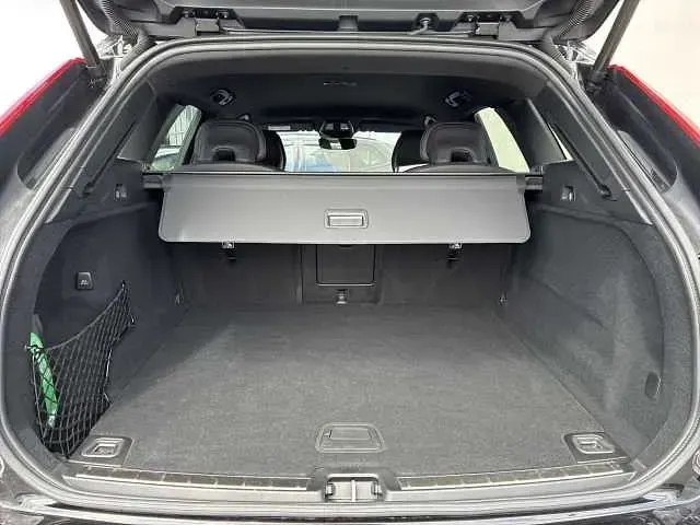 Used Volvo XC60 Plus 247 HP (181 kW) 2025 Black SUV