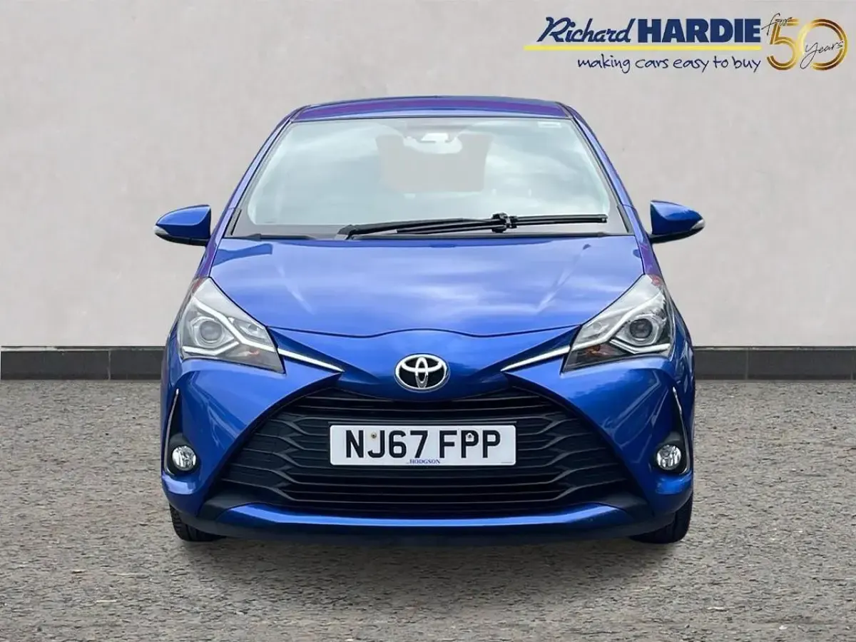 Used Toyota Yaris 68 HP (50 kW) 2017 Blue