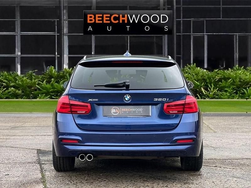 Used BMW 320 Luxury Line 184 HP (135 kW) 2018 Blue Estate