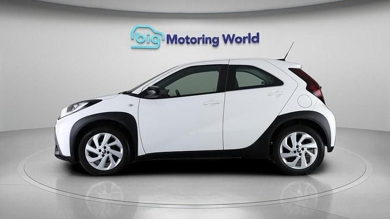 Used Toyota Aygo X PURE 72 HP (52 kW) 2024 White SUV