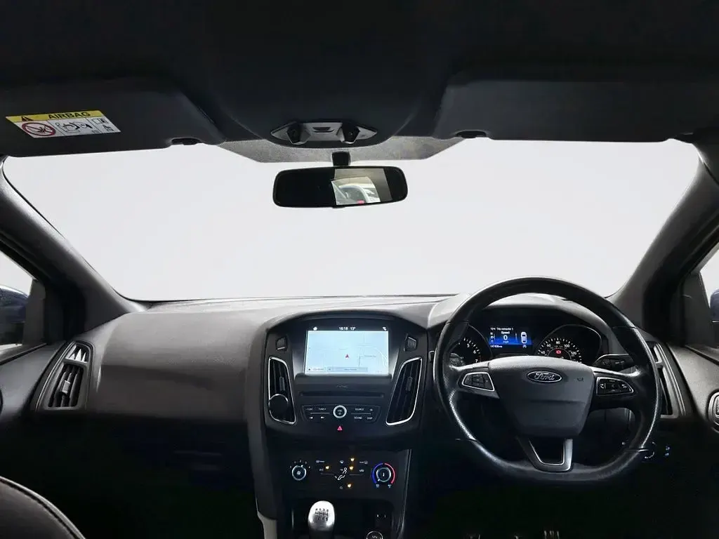 Used Ford Focus ST-Line 140 HP (102 kW) 2017 Blue Hatchback