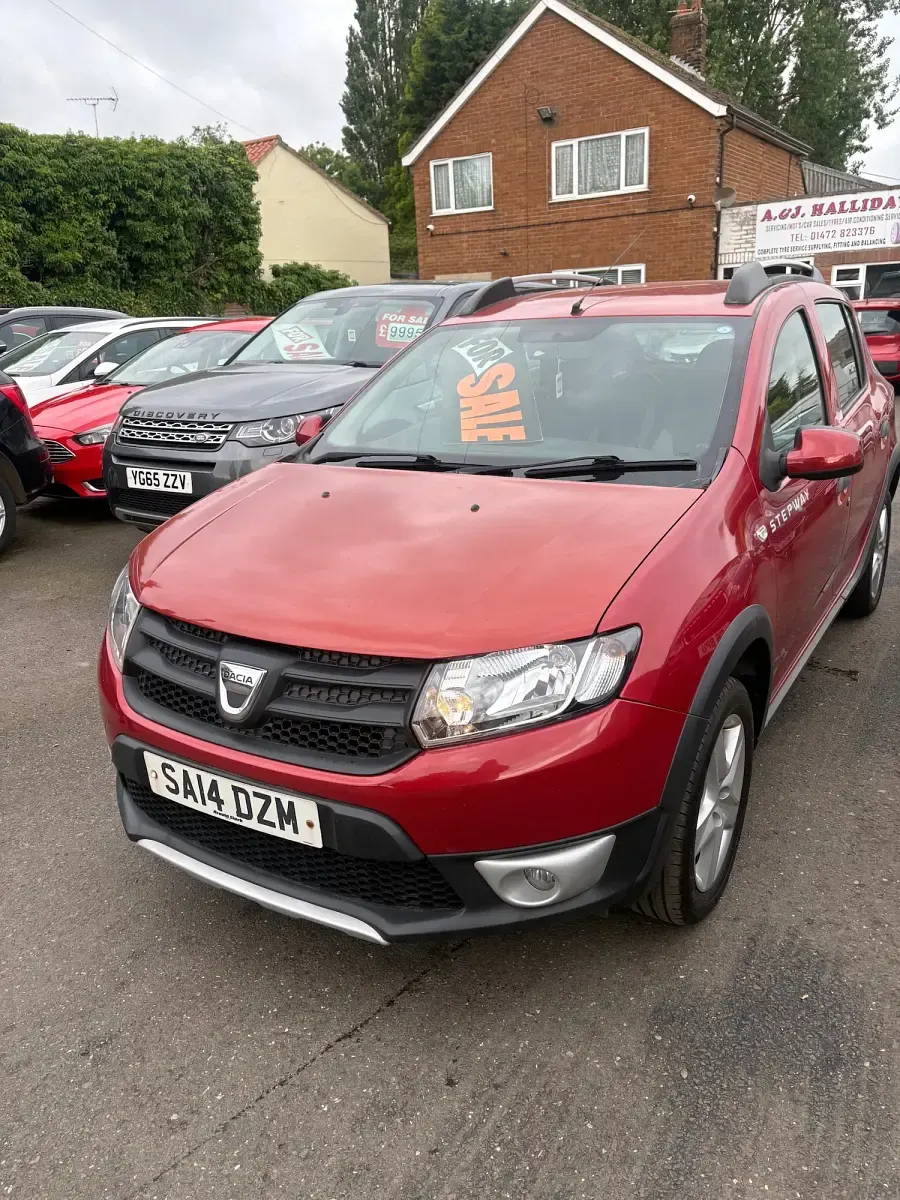 Used Dacia Sandero Ambiance 90 HP (66 kW) 2014 Red Hatchback