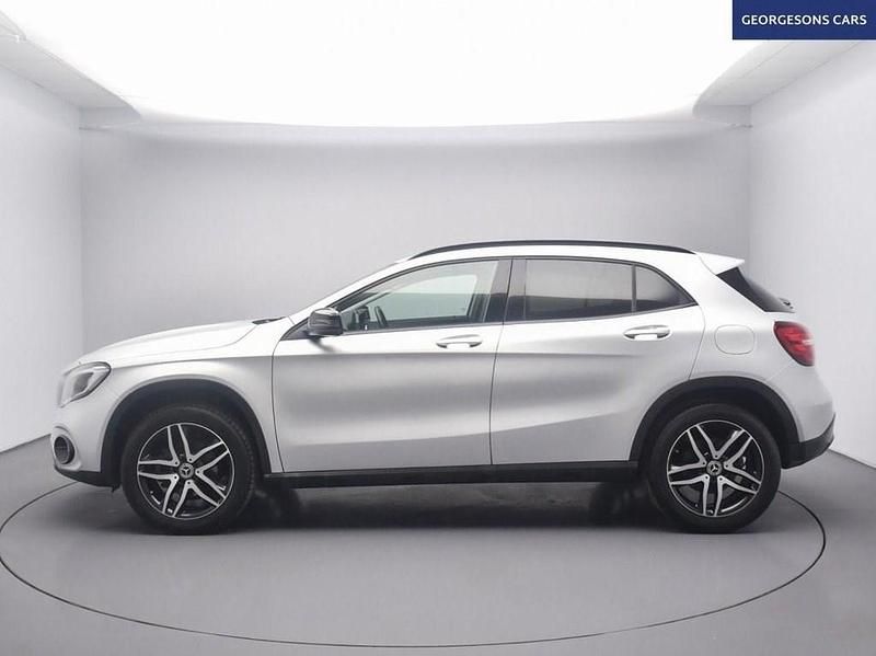Used Mercedes GLA180 Urban 122 HP (89 kW) 2019 Silver SUV
