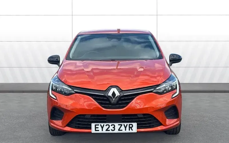 Used Renault Clio Evolution 90 HP (66 kW) 2023 Orange Hatchback