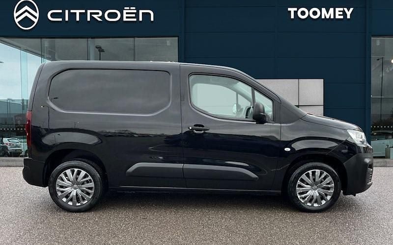 Used Citroën Berlingo Start 99 HP (72 kW) 2019 Black MPV