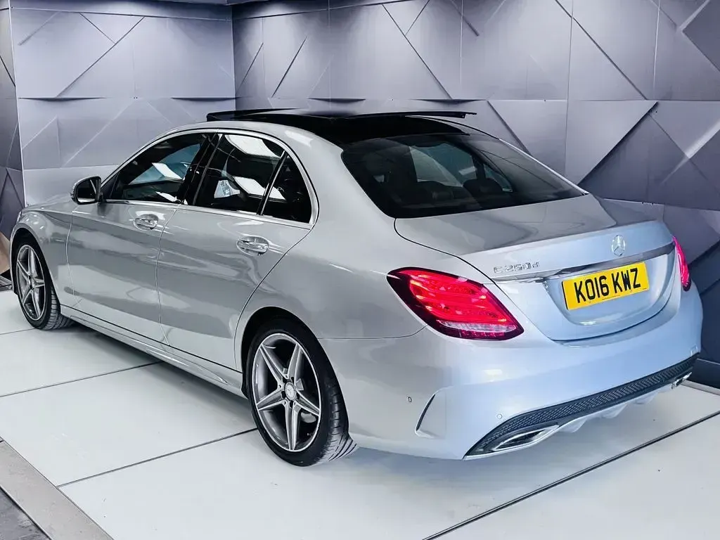 Begagnad Mercedes C250 AMG line 204 HK (150 kW) 2016 Silver Sedan