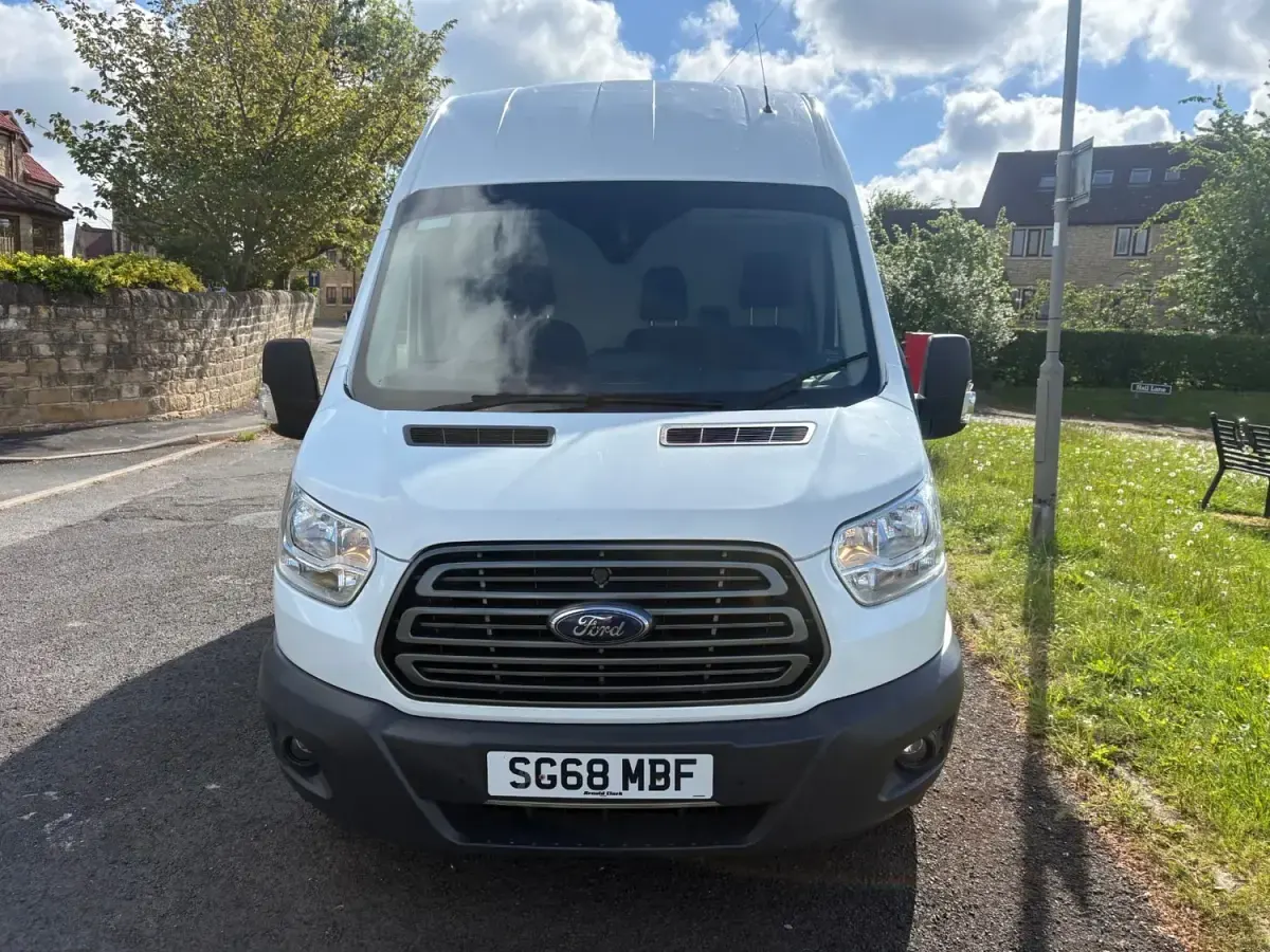 Usado Ford Transit 130 HP (95 kW) 2018 Branco Van