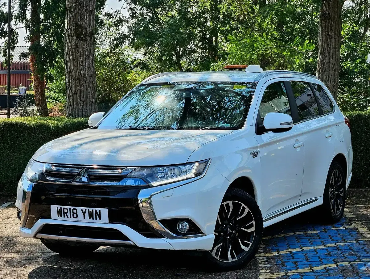 Used Mitsubishi Outlander P-HEV 2018 White