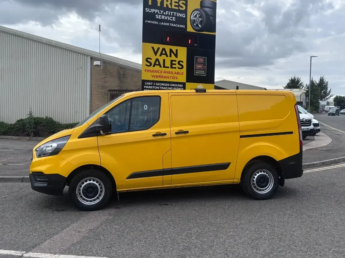 Used Ford Transit Custom 130 HP (95 kW) 2022 Yellow Van