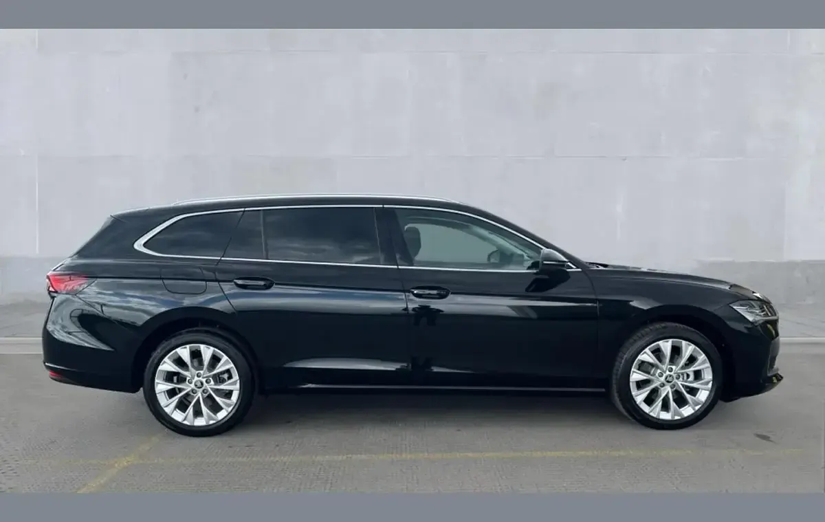 Neu Skoda Superb SE L 150 PS (110 kW) 2026 Schwarz Kombi