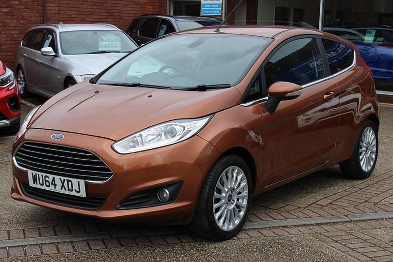Używany Ford Fiesta Titanium 100 KM (73 kW) 2014 Żółty Hatchback
