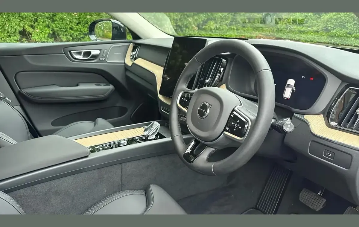 New Volvo XC60 Plus 247 HP (181 kW) 2026 Black SUV