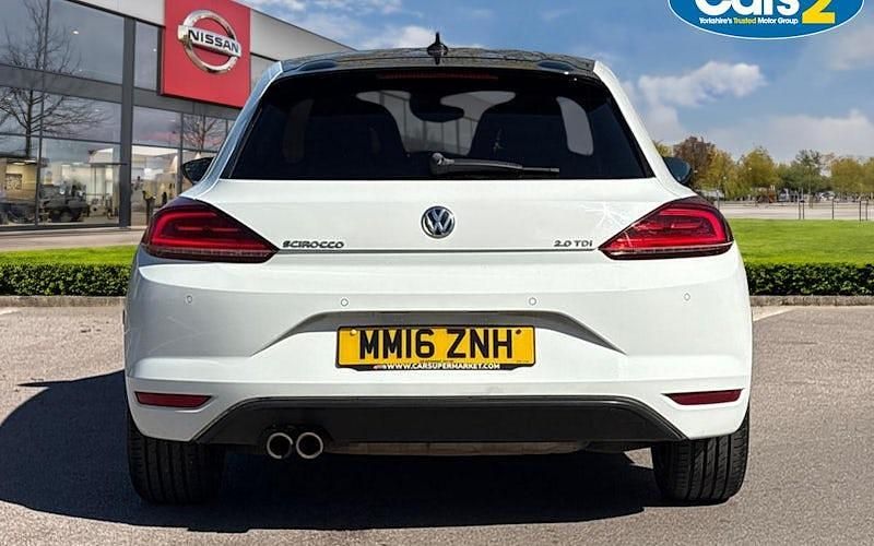 Begagnad VW Scirocco Black Edition 150 HK (110 kW) 2016 Vit Sportkupé