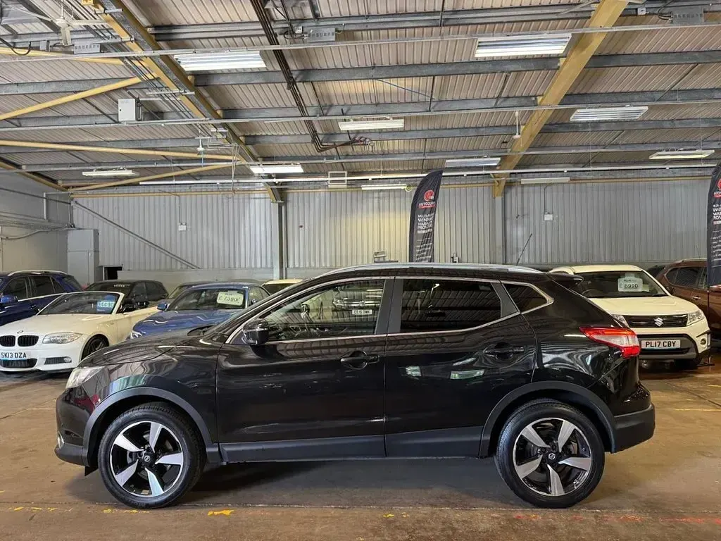 Used Nissan Qashqai N-Connecta 110 HP (80 kW) 2016 Black SUV