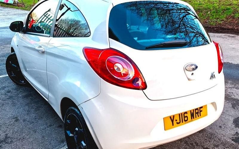 Used Ford Ka Zetec 69 HP (50 kW) 2016 White Hatchback