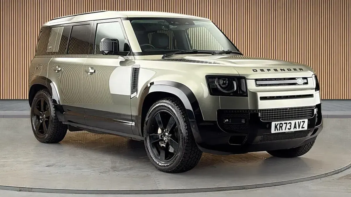 Used Land Rover Defender HSE Dynamic 300 HP (220 kW) 2023 SUV