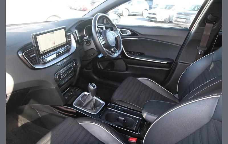 Used Kia Ceed GT-Line 138 HP (101 kW) 2025 Red Hatchback