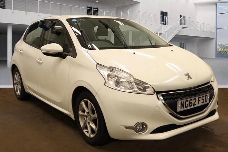 White Used 2013 Peugeot 208 Active Hatchback | £1,649 (Good price) - Image 1/1