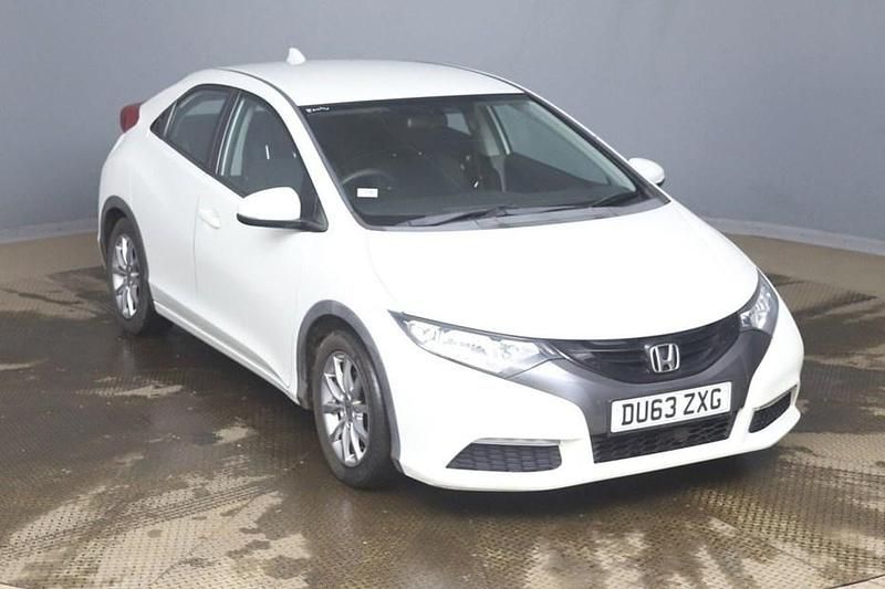 Used Honda Civic SE 100 HP (73 kW) 2013 White Hatchback