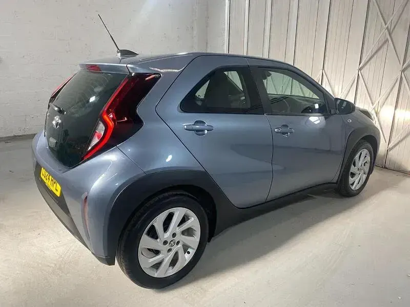 Used Toyota Aygo X PURE 72 HP (52 kW) 2024 Grey SUV