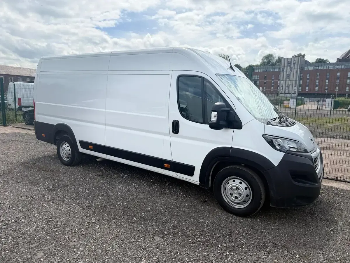 Used Peugeot Boxer Premium 140 HP (102 kW) 2023 White Van