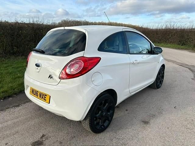 Used Ford Ka Zetec 69 HP (50 kW) 2016 White Hatchback