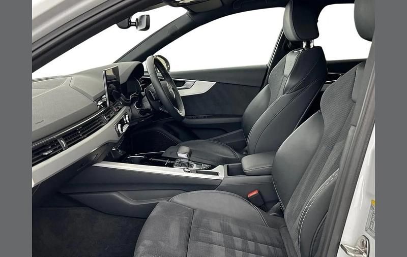 Used Audi A4 S-Line 163 HP (119 kW) 2023 White Estate